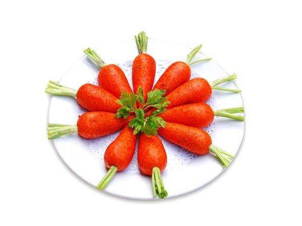 肝脏@胡萝卜被称为“土人参”，常吃好处多多，但这一禁忌万万要避开！