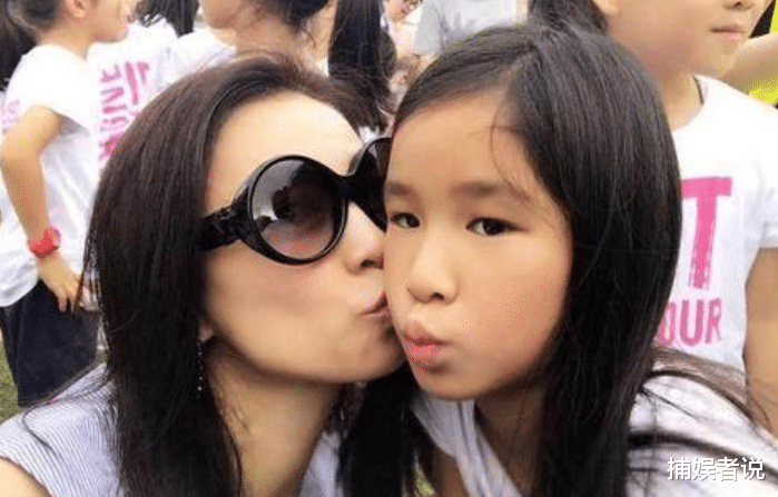 张庭@女儿长得太丑被嘲笑？张庭晒童年照护短：我小时候比女儿丑多了