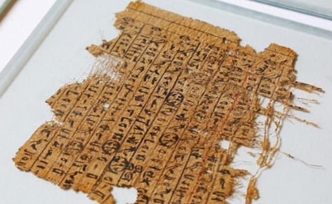 金字塔▲金字塔是外星人的飞船?考古学家发现金字塔残卷,秘密终于被揭开