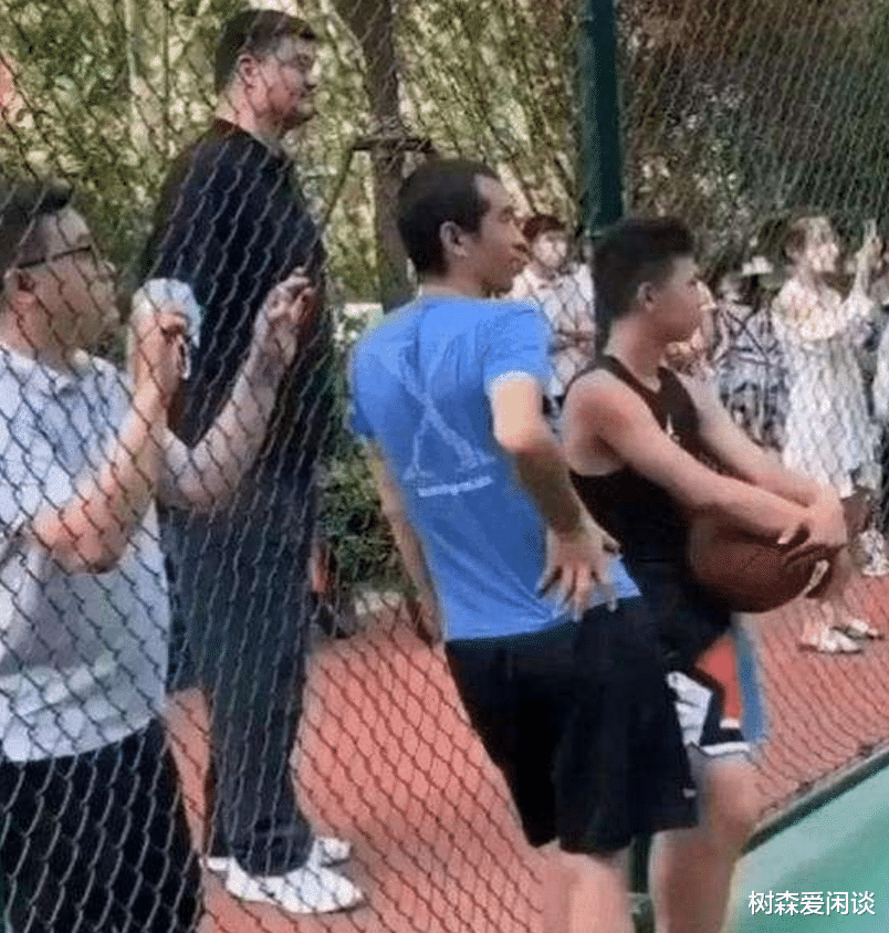 【姚明】体重已失控!姚明从280斤胖到400斤,叶莉:生活很“不方便”