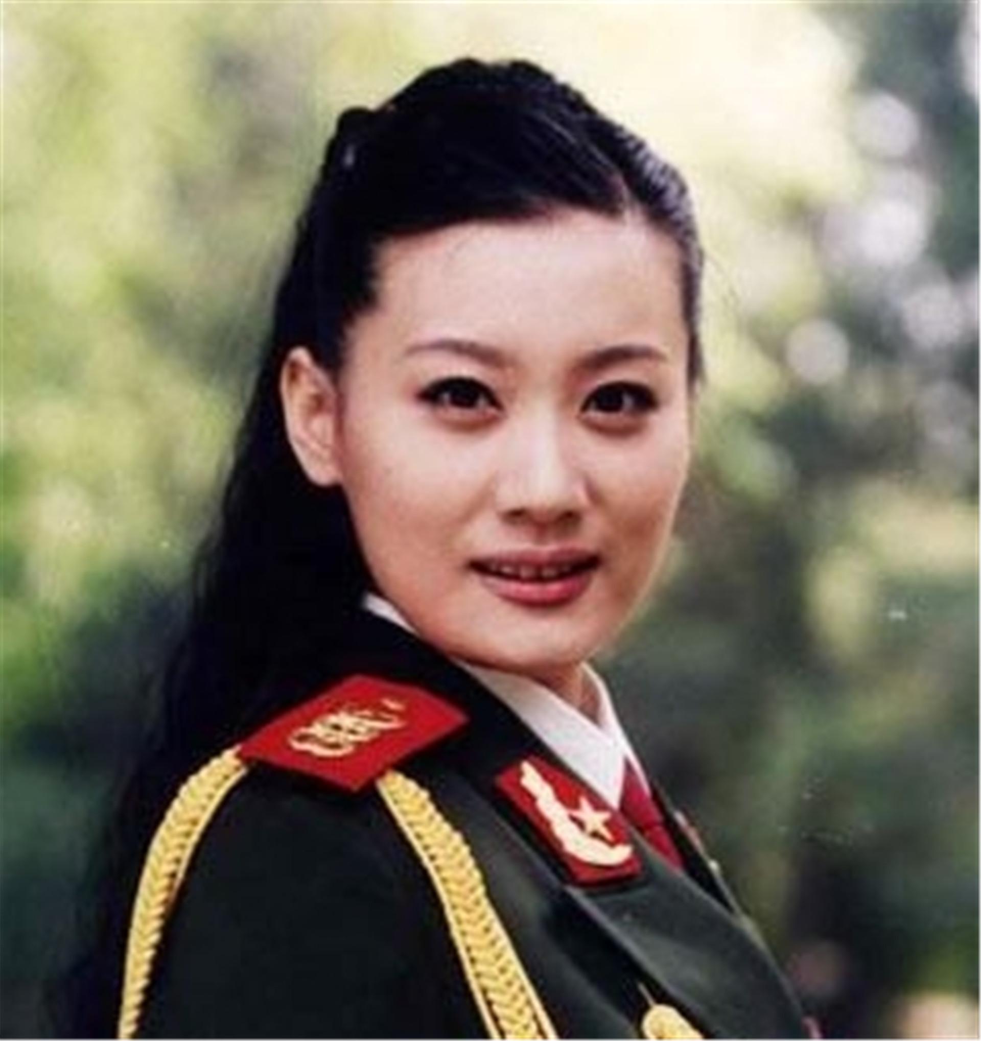 谭晶|她是著名歌唱家，国家一级演员，上过12次春晚，老公背景更不一般