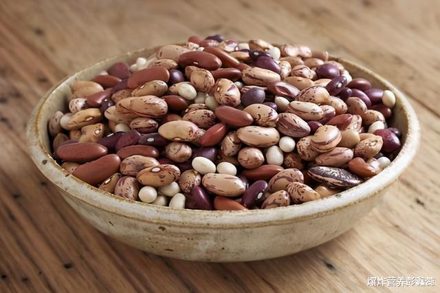 痛风|吃蘑菇也能痛风发作？营养师提醒：3类蔬菜是高嘌呤一口都别多吃