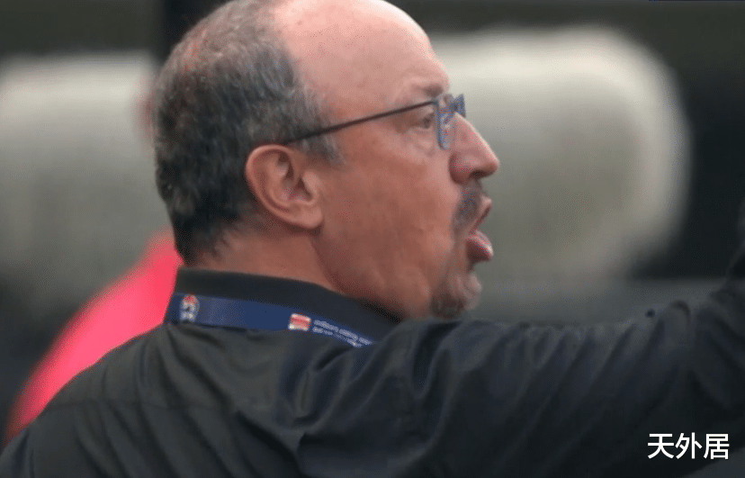 中超|突发官宣！本赛季中超首场延期比赛，球场被淹了大半+球弹不起来