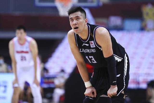 韩德君|CBA赛后，韩德君说：杜锋带过我，他用3个中锋轮流消耗我的体力