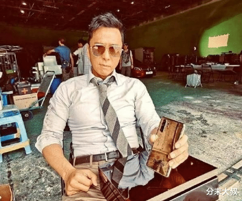 华为■国内明星抛弃苹果扎堆换华为,没有代言费为啥还要这么做?