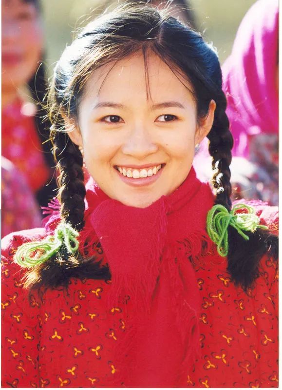 谋女郎|首位00后谋女郎因长相上热搜：一副招直男喜欢的白幼瘦就该骂？