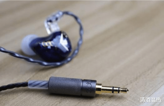 耳机|华为5G手机充电和耳机是同一个插孔，设计者怎么考虑的。