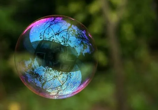 :泡泡破裂时会产生20000度高温?为什么用手触碰却毫发无伤?