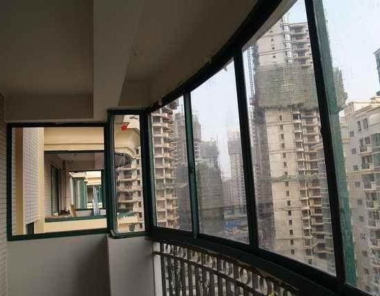 |装修时，先封阳台还是先贴瓷砖？弄错顺序，刮风下雨漏水全白做！