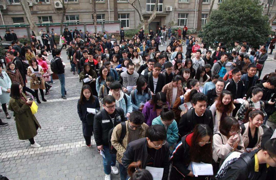 应届生|我国考公非常容易的三类专业,高考报名却被小看,网友:前途无量