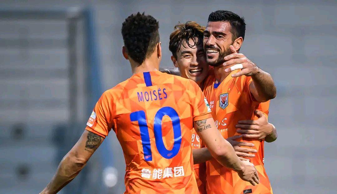 热刺|中超红黑榜：鲁能大包大揽 昏帅不懂规则？3本土2外援谁MVP你来评