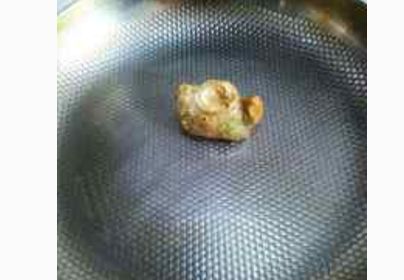 不粘锅|煎鱼万万不可直接下油锅！记住3点，保证煎好的鱼不破皮也不粘锅