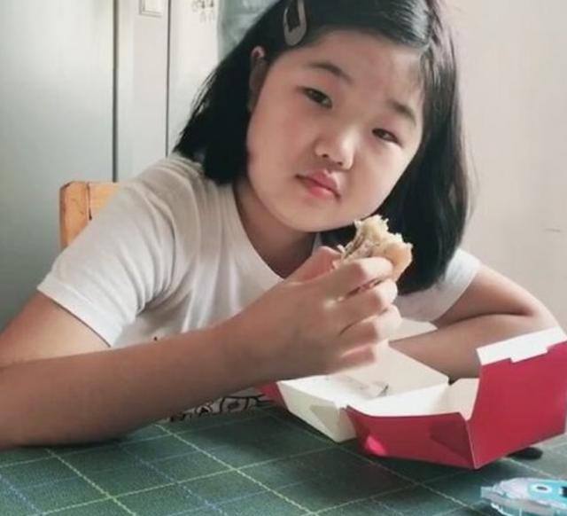 「饮食」14岁少女,切除直肠,挂上粪袋,母亲跪地痛哭:都是我的错