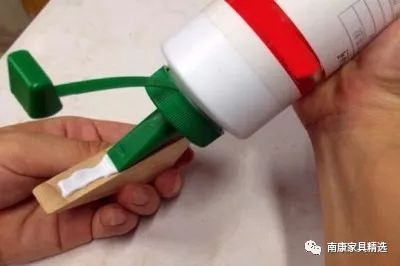 科普：木质家具胶合时，用哪种胶水能兼顾环保和强度？