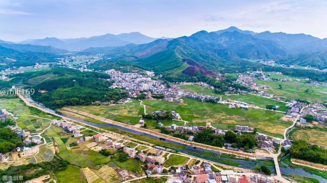 凭什么农村“一户一宅”，城里就能“一户多宅”，真的不公平吗？