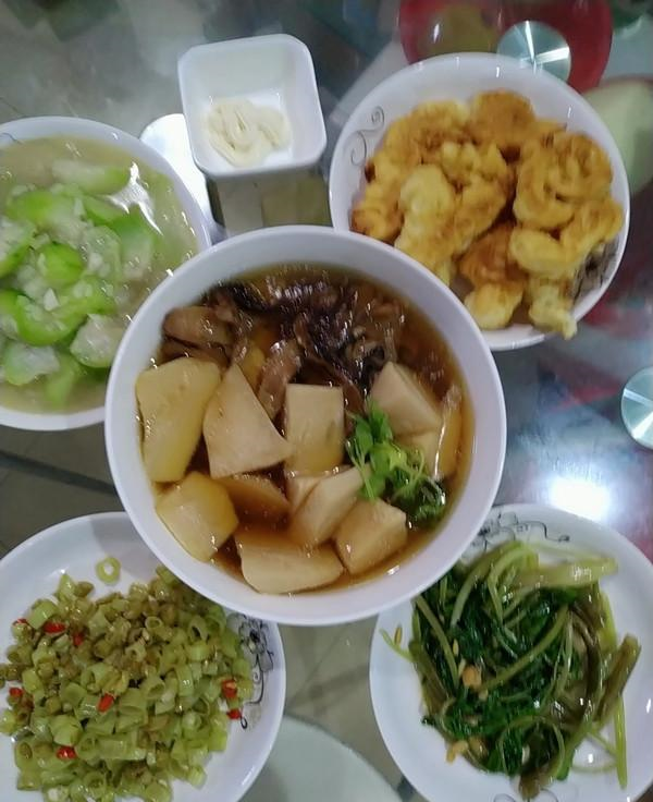 『豆腐』晒晒端午节6个家庭午餐，好吃又经济，网友：第三个最抠门