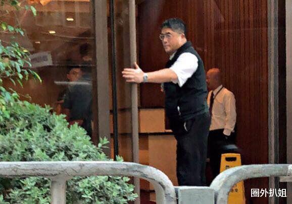 保安|65岁香港男演员当保安月入15000元：不跟别人比，活得挺好