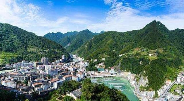 陕西@陕西这座“一脚踏三省”的县城，比山城还山，狭窄的城区让人压抑