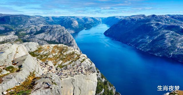 |8月，锦鲤送喜，告别霉运，3生肖事业枯树新芽，爱情枯树开花