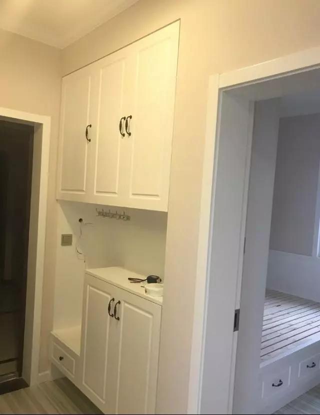 新房装修完工，一进门就被玄关迷住，全屋不做吊顶，邻居都羡慕