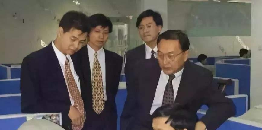 「雷军」雷军的金山云又上市了，战胜微软，创立小米，雷军为什么这么厉害