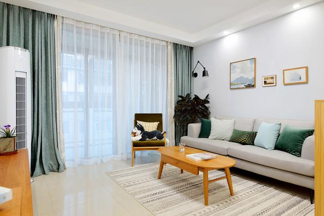 |两口子装修新房,全屋北欧风格,餐厅木饰面当背景墙,舒适度满分