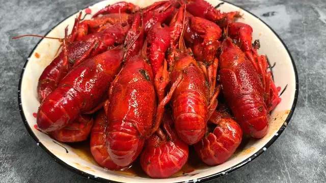 「小龙虾」同样是小龙虾，“青壳”和“红壳”有啥区别？