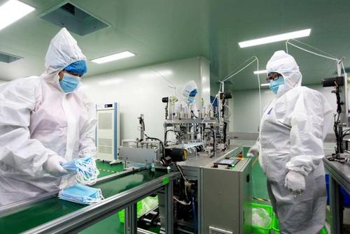 美国@美国确诊超168万，疫情崩盘引发连锁反应，特朗普突然下达死命令！