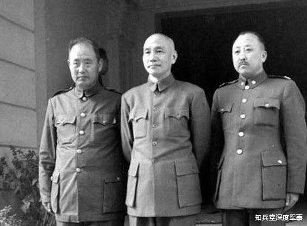张灵甫■从一张老照片，聊聊抗战结束后国军的军装到底是啥样？