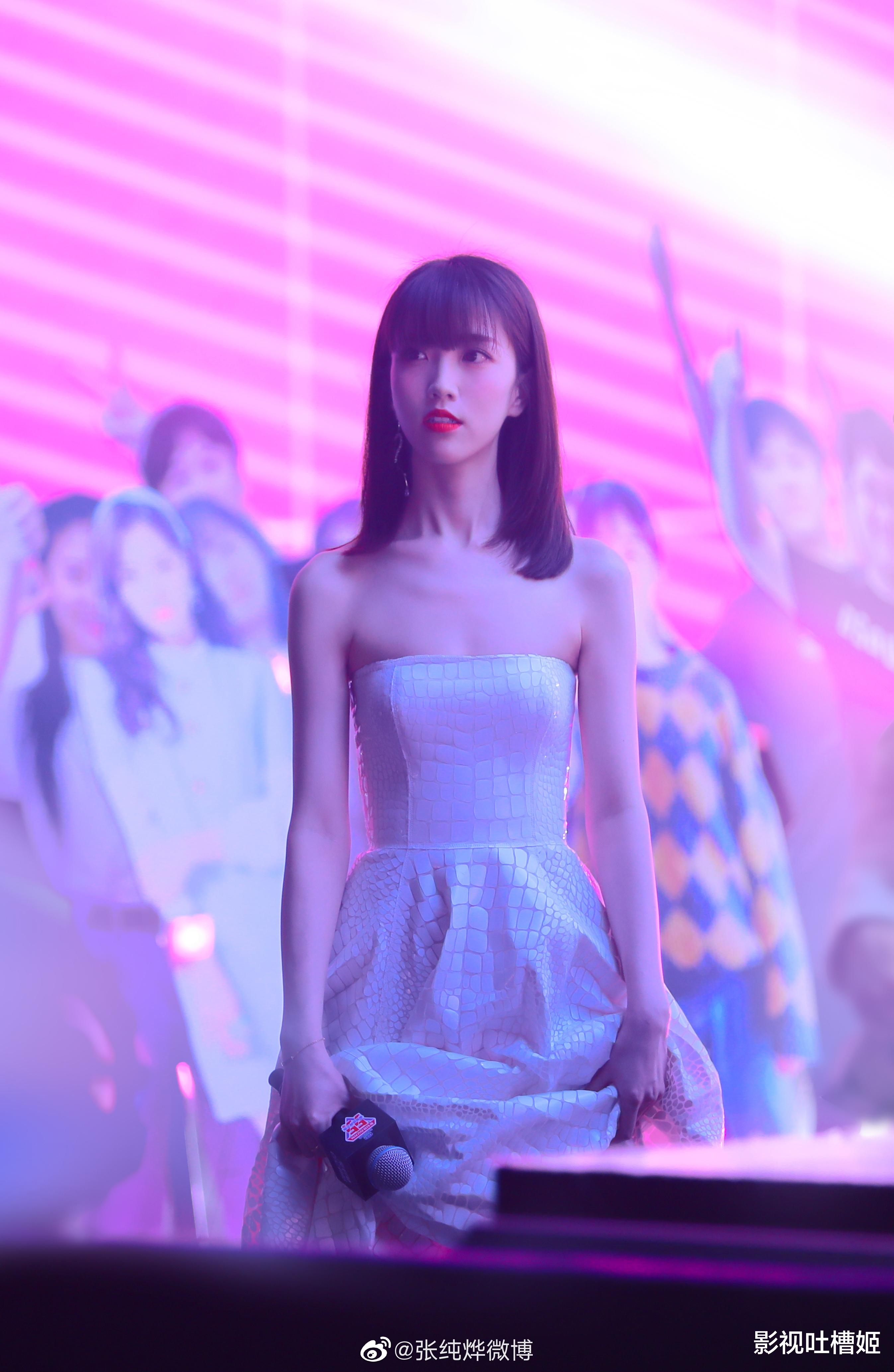 张纯烨■《新相亲大会》张纯烨颜值出众情商高，新生代主持人领跑者