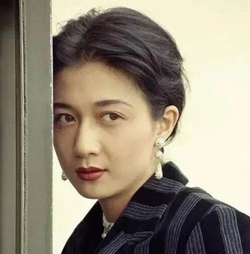 吴绮莉|成龙砸4000万安顿在加拿大的小龙女,吴绮莉却破口大骂?