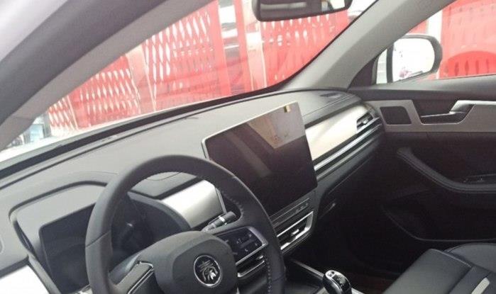 比亚迪秦pro@花10万买辆比亚迪秦Pro，开了两个月车主表示：兼备运动与家用！