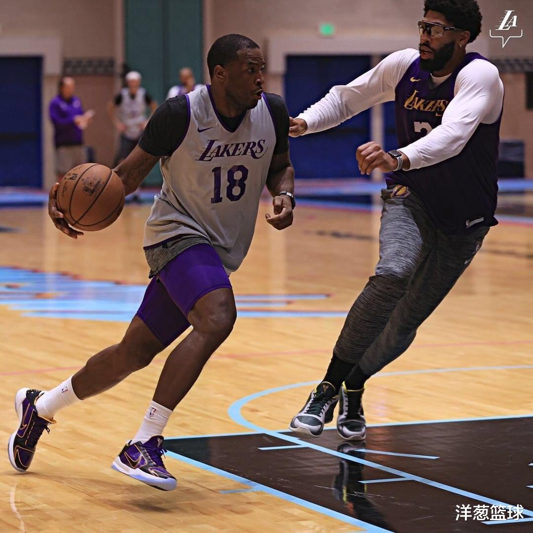 湖人队|最后一天湖人在干嘛?魔兽增强力量,JR加练投篮,老里开始发愁