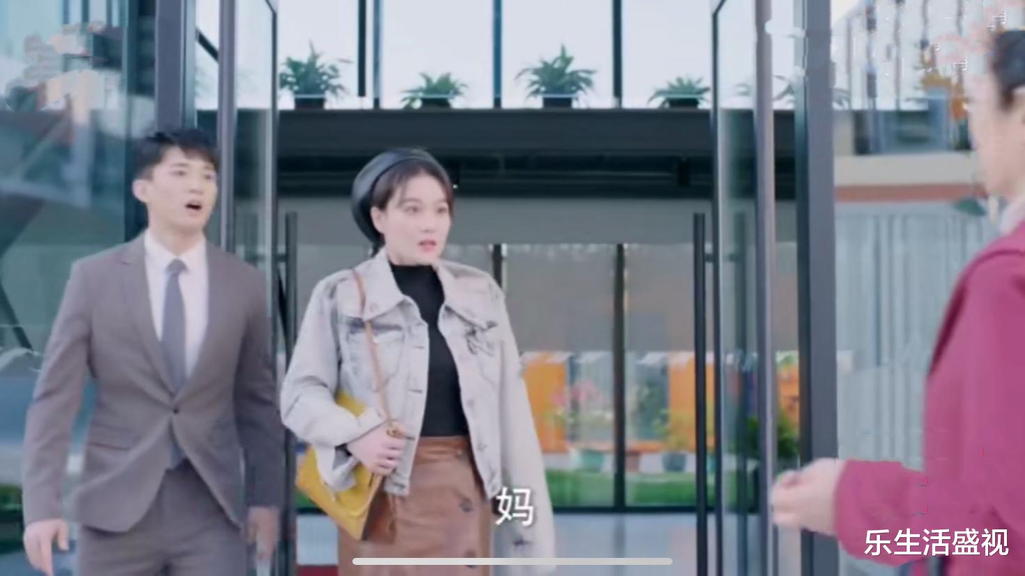 秦清|《幸福触手可及》秦清是五三妈妈的学生，难怪五三把合照中的秦清截掉，不好的回忆