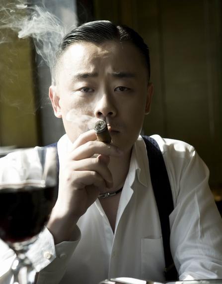 周立波|死亡13万！发文怒斥国内官媒的周立波，在美嚎啕大哭，想回国了？