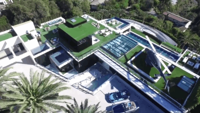 #香槟#买房就送法拉利和布加迪，价值17亿的房子里，LV都只是装饰