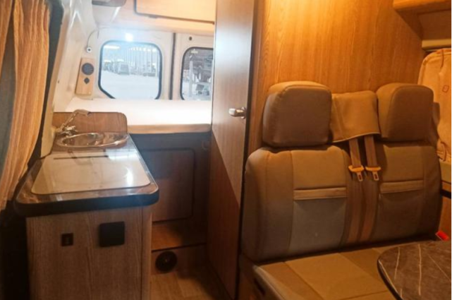 「房车」不到20万福特房车下线，内部全能配置丰富，堪比小公寓长5.4米