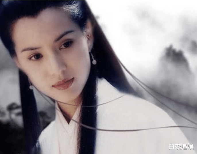 李若彤|李若彤上《天天向上》，肚子上的皮肤引热议，终于相信有54岁了