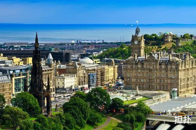 「李嘉诚」在中国套走上千亿都投到外国，儿子还成外国人，如今一夜亏掉千亿