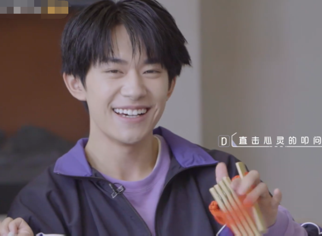 『谢娜』因谢娜投票弃权，千玺10个字无情拆台，怼人以后的反应，真实了