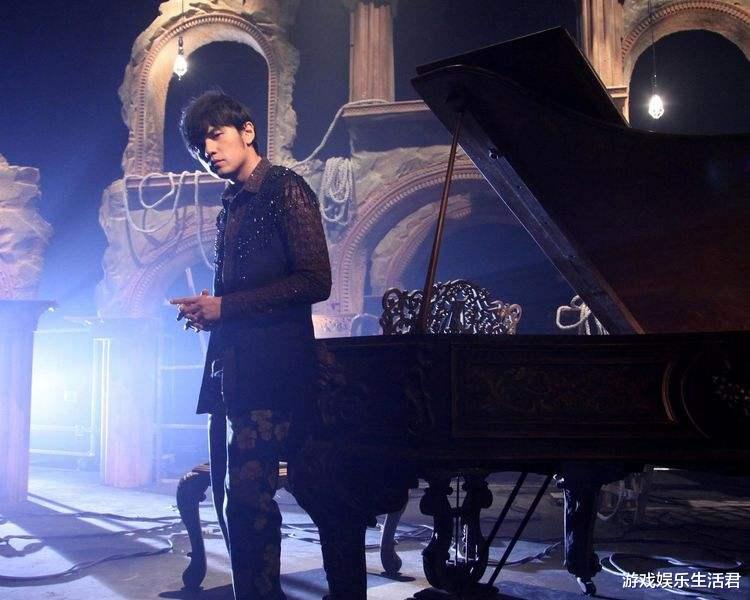 「华晨宇」周杰伦、华晨宇当《中国好声音》导师，华晨宇被质问“何德何能”