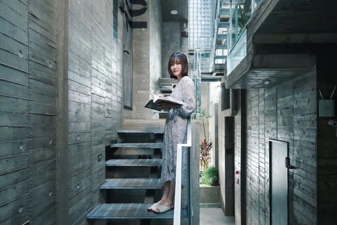 海岛▲乡下大妈请日本人造房，修了6年，一扇窗都没有