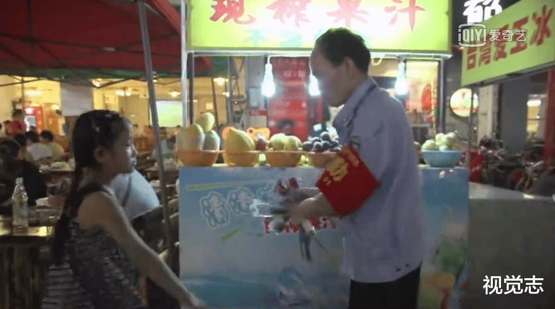 『摆摊』夜市老板一晚?收入上万：?摆摊赚钱的规矩，你不懂