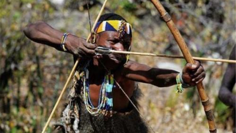 牛肉|全球最“强壮”部落，男性八块腹肌可手撕牛肉，女性却“遭殃”
