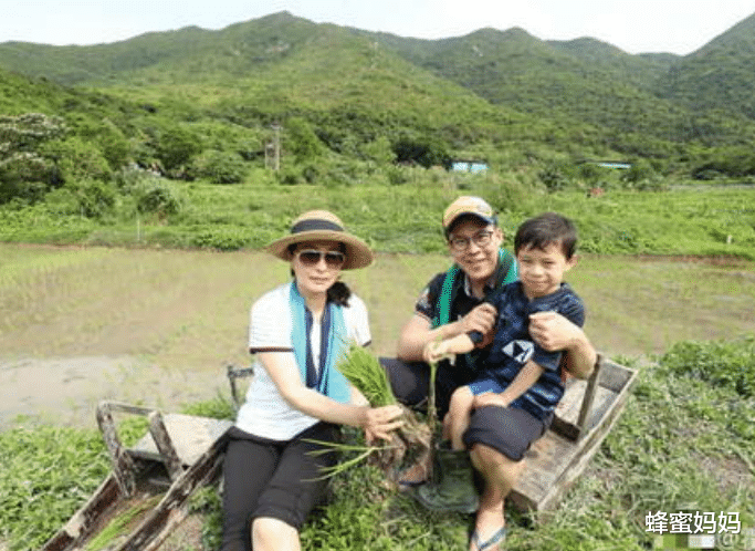 郭晶晶：郭晶晶夫妇向武汉捐款7000万，对自家娃却很“抠”，这才是神炫富
