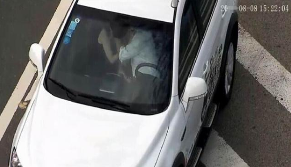 别小看交通摄像头，1000米内想不成“网红”都难，视频比手机清晰