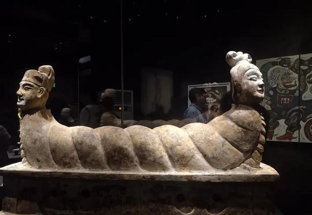 女娲|神秘的人首蛇身，在现实考古中是怎样的形象？宛如一条蠕动的大虫