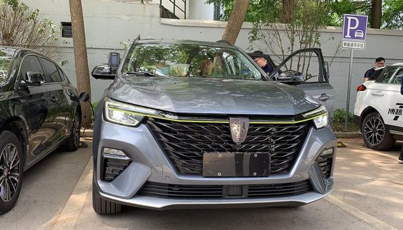 「荣威RX5」最懂国人心的精品SUV，焕新logo，拥有30万气场却不足13万，要火