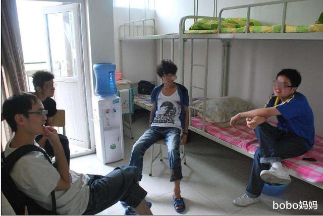 大学|录取通知书到手，爷俩却因生活费争吵，父亲：大学是让你享福的？