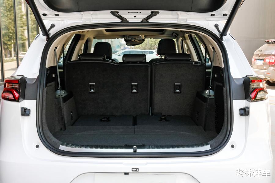 比亚迪唐|堪称最“厚道”的中型SUV!标配2.0T+LED大灯,仅12.99万迷倒一片